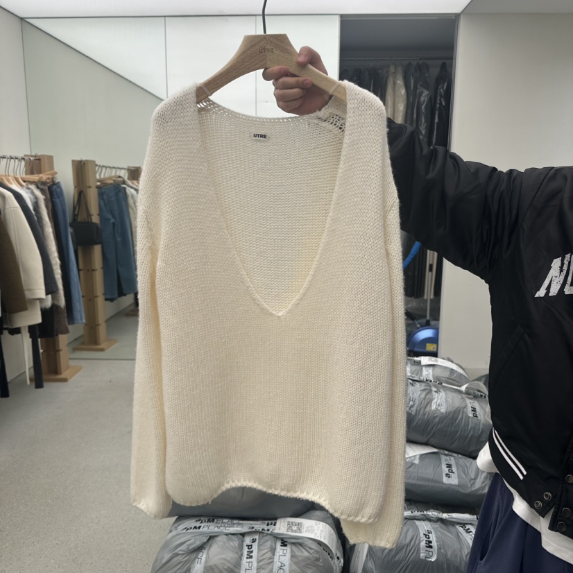 UTRE東大門代購女士新品時尚推薦真品休閑人氣熱賣毛衣深V領UTRE毛衣圖色1