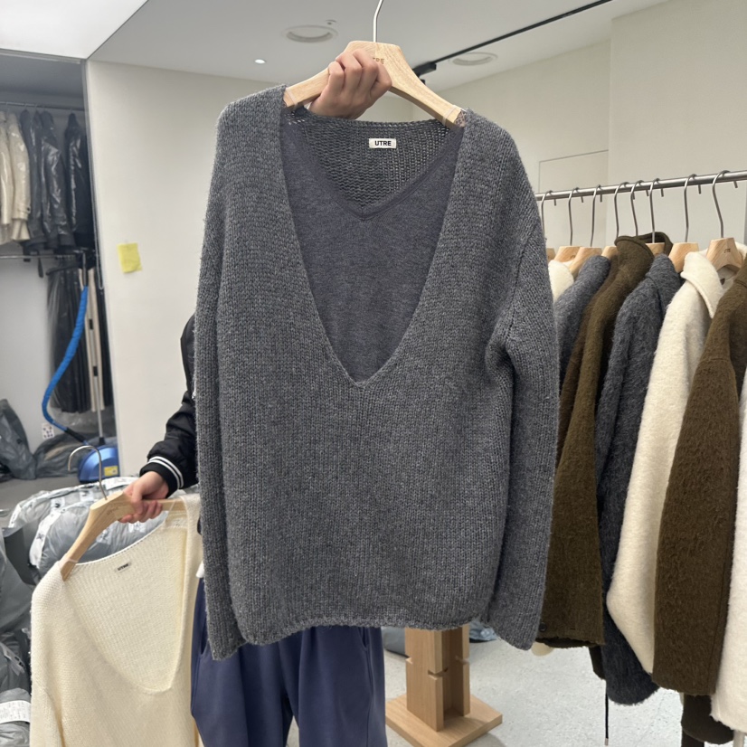 UTRE東大門代購女士新品時尚推薦真品休閑人氣熱賣毛衣深V領UTRE毛衣圖色2
