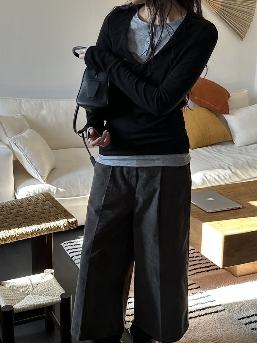 LE VASE韓國直郵女裝新款時尚真品人氣推薦熱賣短褲燈芯絨LE VASE短褲