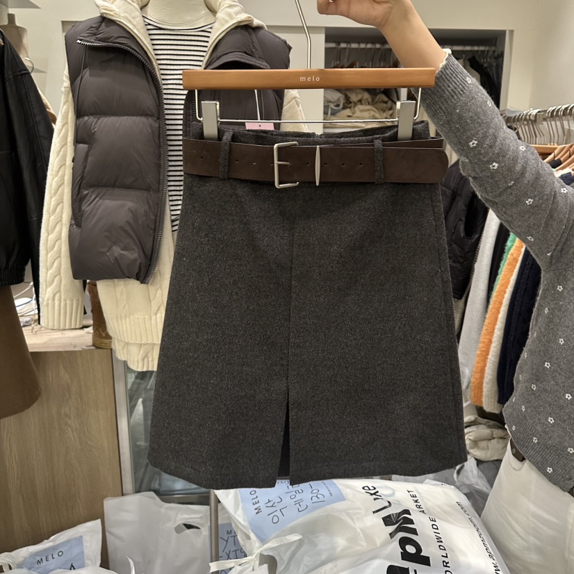 MELO東大門實拍女裝新款休閑時尚熱賣人氣短裙含腰帶開衩MELO短裙圖色2