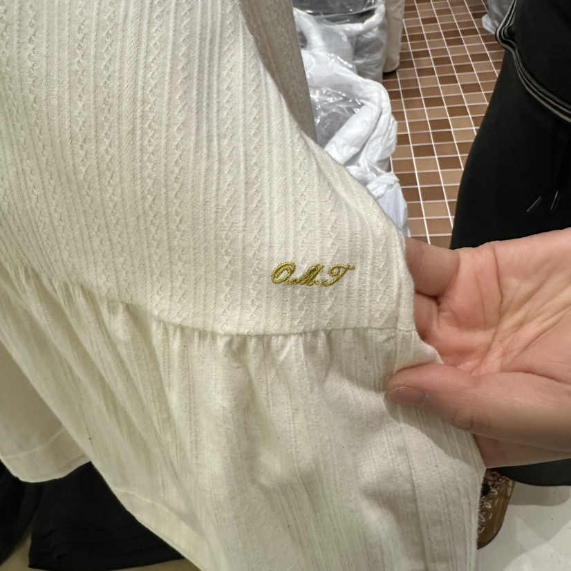 OURMOMENT東大門代購女裝新品熱賣真品休閑人氣襯衫蕾絲衫OURMOMENT襯衫/蕾絲衫