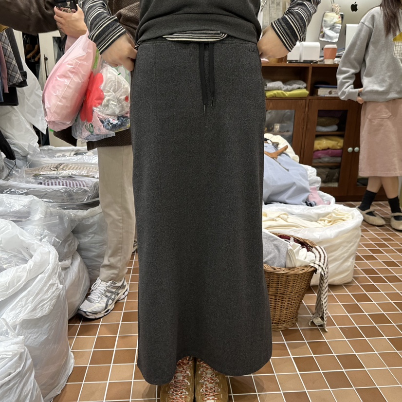 OURMOMENT韓國直郵女裝新品時尚休閑推薦人氣熱賣長裙羅紋OURMOMENT長裙圖色3墨色