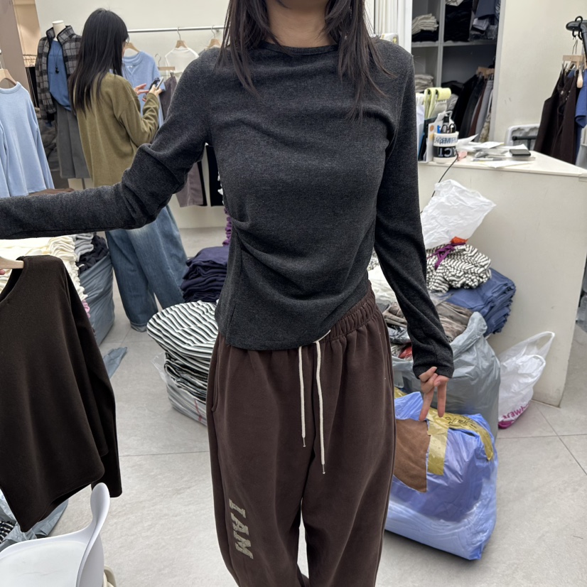 I MFACT韓國直郵女士新品時尚真品熱賣長袖T恤不對稱褶皺I MFACT長袖T恤圖色2