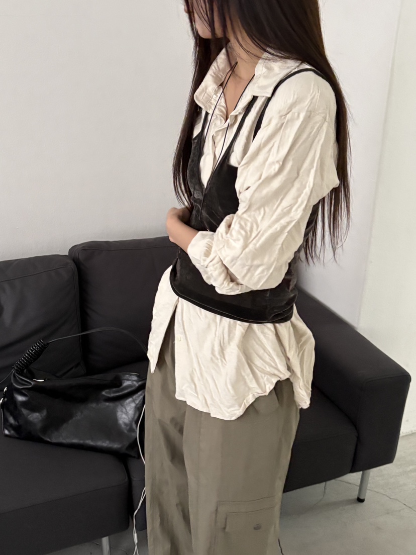 Verbena韓國直郵女裝新款推薦熱賣時尚真品襯衫蕾絲衫皺紋Verbena襯衫/蕾絲衫