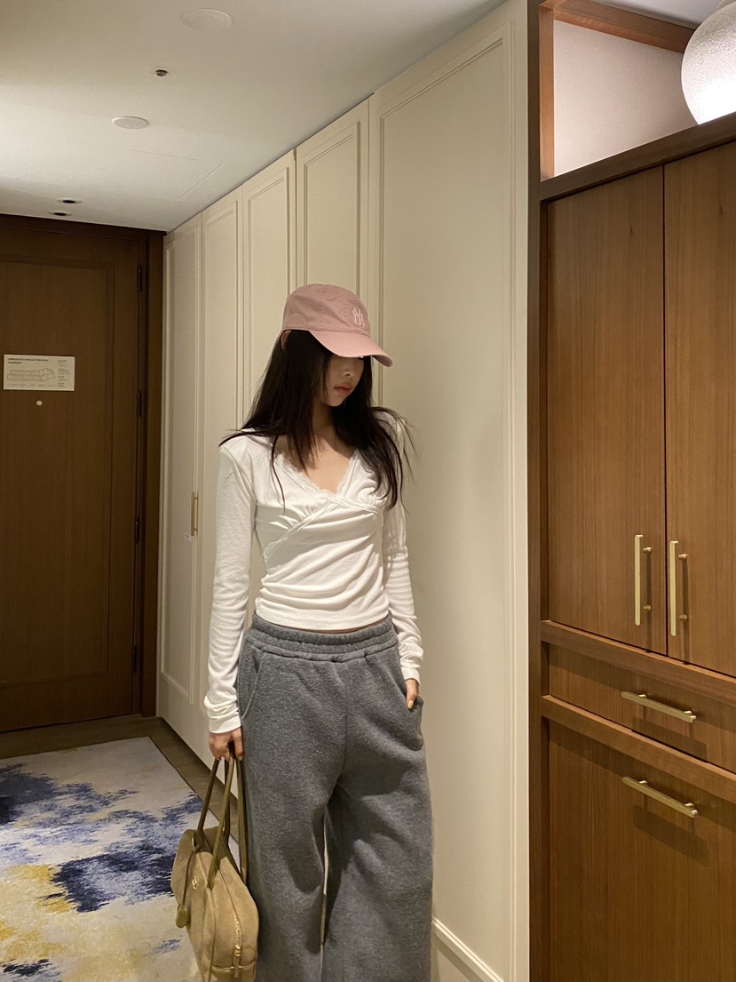 FOUREIGHT韓國直郵女士新品休閑推薦時尚長袖T恤蓬松蕾絲FOUR EIGHT長袖T恤