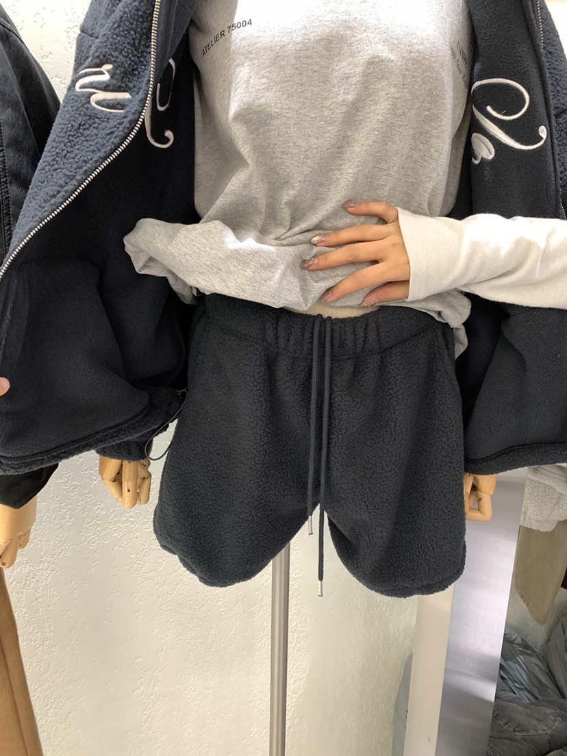 TAERI韓國代購女裝新品人氣時尚真品職業推薦休閑短褲毛圈絨taeri短褲圖色2墨色