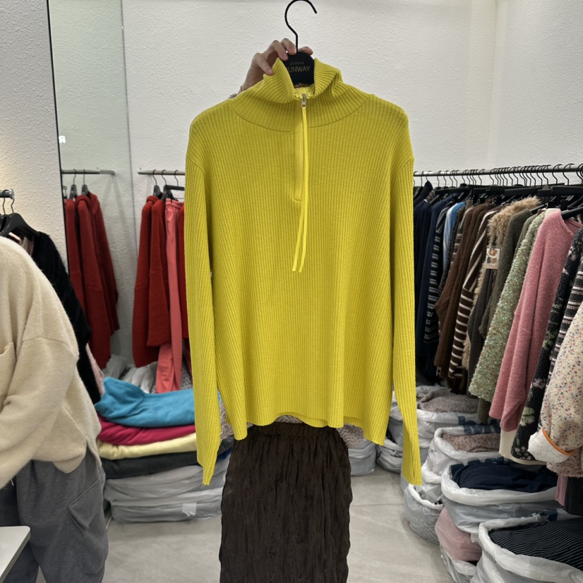 RUNWAY-런웨이韓國代購女裝新品休閑熱賣真品長袖T恤高領RUNWAY長袖T恤圖色2