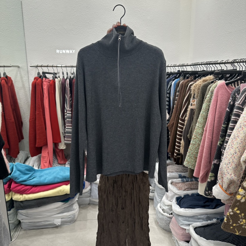RUNWAY-런웨이韓國代購女裝新品休閑熱賣真品長袖T恤高領RUNWAY長袖T恤圖色3墨色