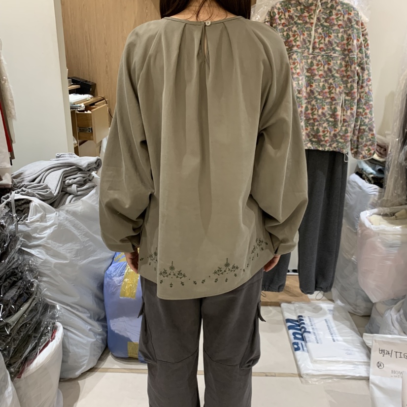 HOWFF東大門實拍女裝新品人氣時尚真品襯衫蕾絲衫刺繡蕾絲HOWFF襯衫/蕾絲衫