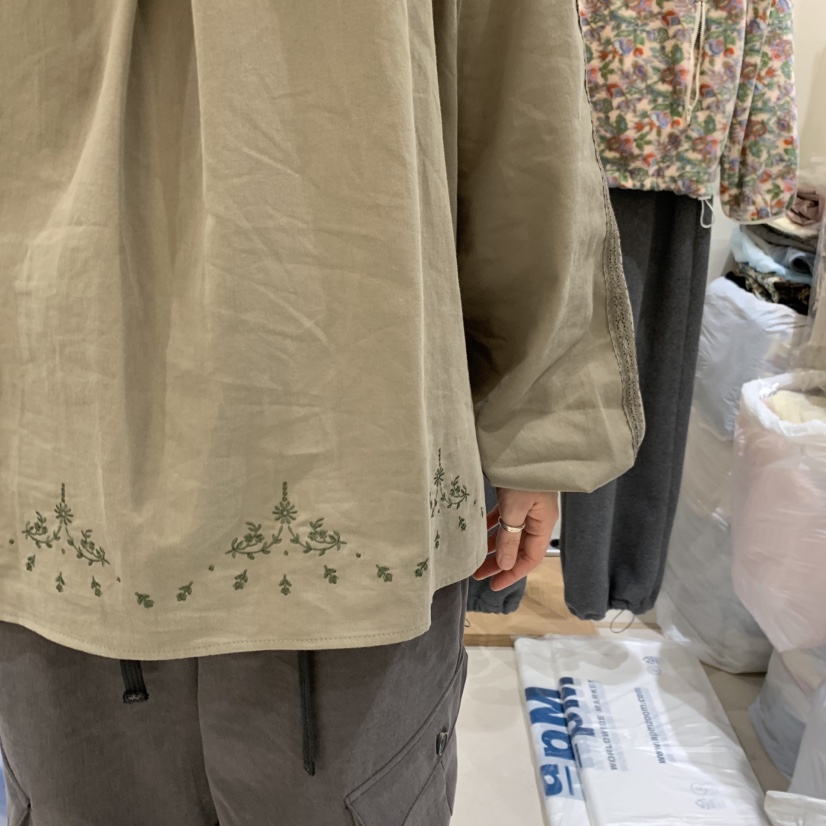 HOWFF東大門實拍女裝新品人氣時尚真品襯衫蕾絲衫刺繡蕾絲HOWFF襯衫/蕾絲衫