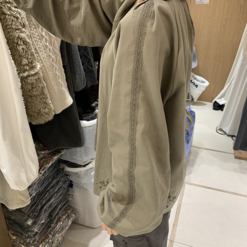 HOWFF東大門實拍女裝新品人氣時尚真品襯衫蕾絲衫刺繡蕾絲HOWFF襯衫/蕾絲衫