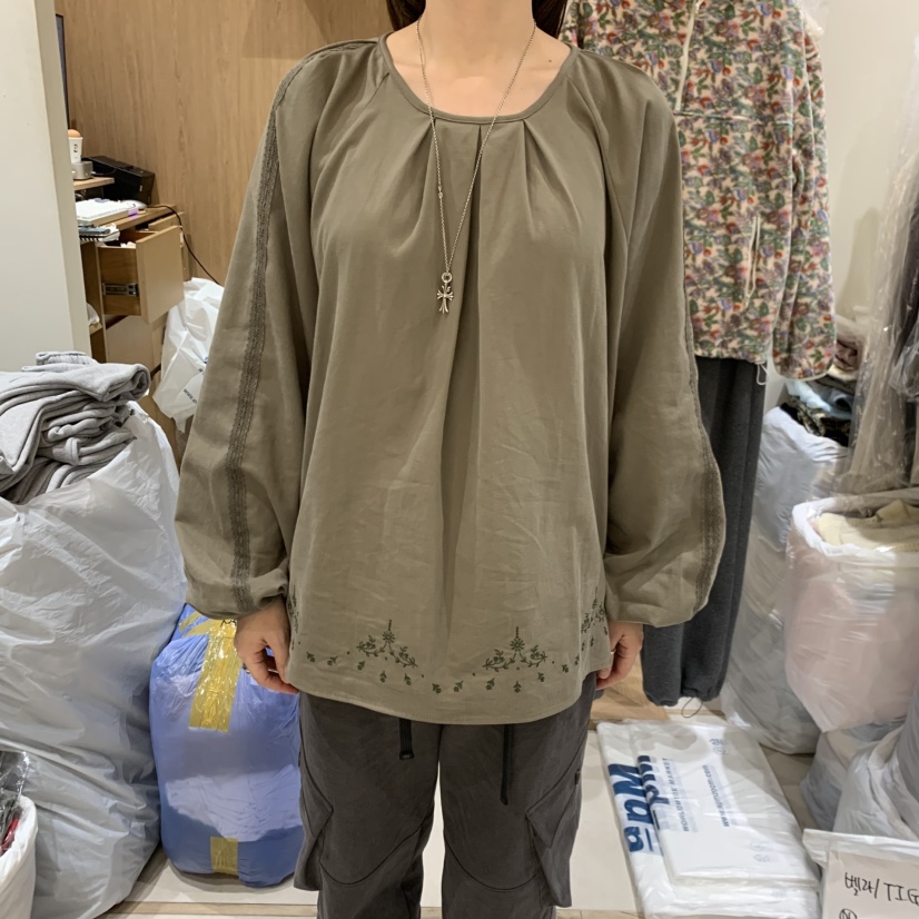 HOWFF東大門實拍女裝新品人氣時尚真品襯衫蕾絲衫刺繡蕾絲HOWFF襯衫/蕾絲衫圖色1
