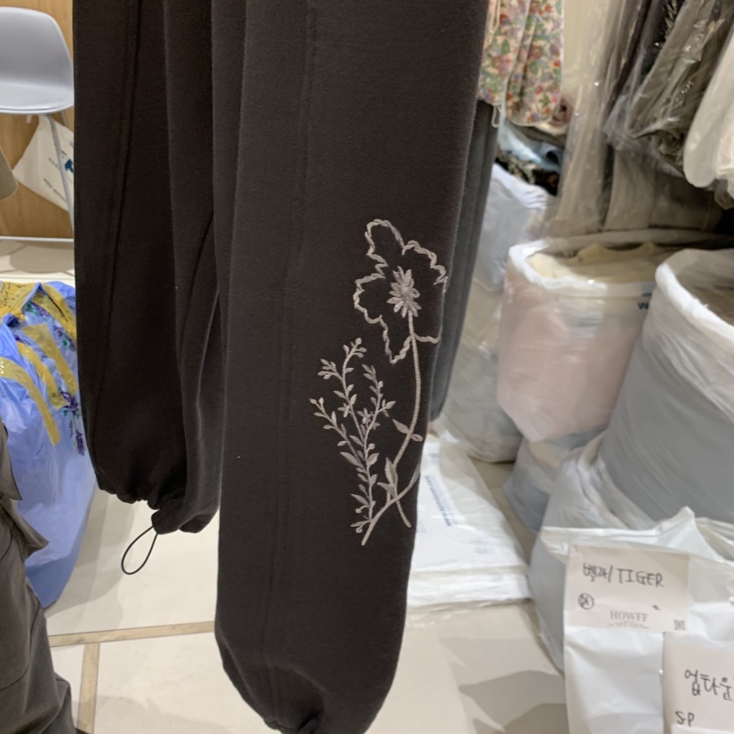 HOWFF韓國代購女士新品人氣休閑時尚推薦熱賣休閑褲加絨刺繡HOWFF休閑褲