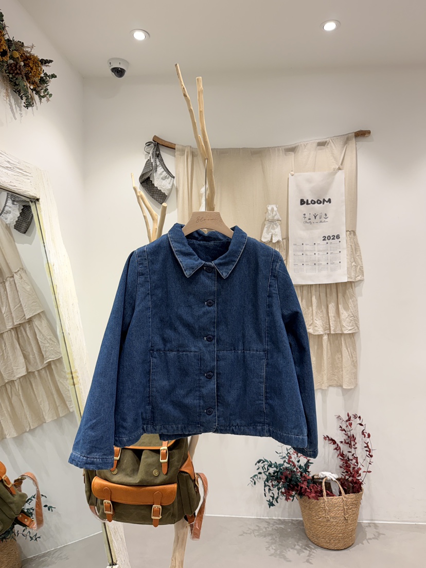 BLOOM-S東大門代購26秋冬短款牛仔襯衫外套蕾絲衫單排扣口袋翻BLOOM-S襯衫/蕾絲衫圖色1