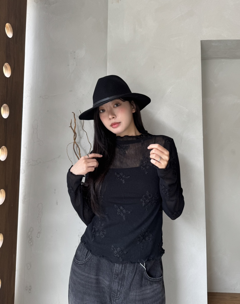 MARIGOLD韓國直郵26秋冬刺繡網紗打底衫長袖T恤木耳邊網眼刺繡MARIGOLD長袖T恤