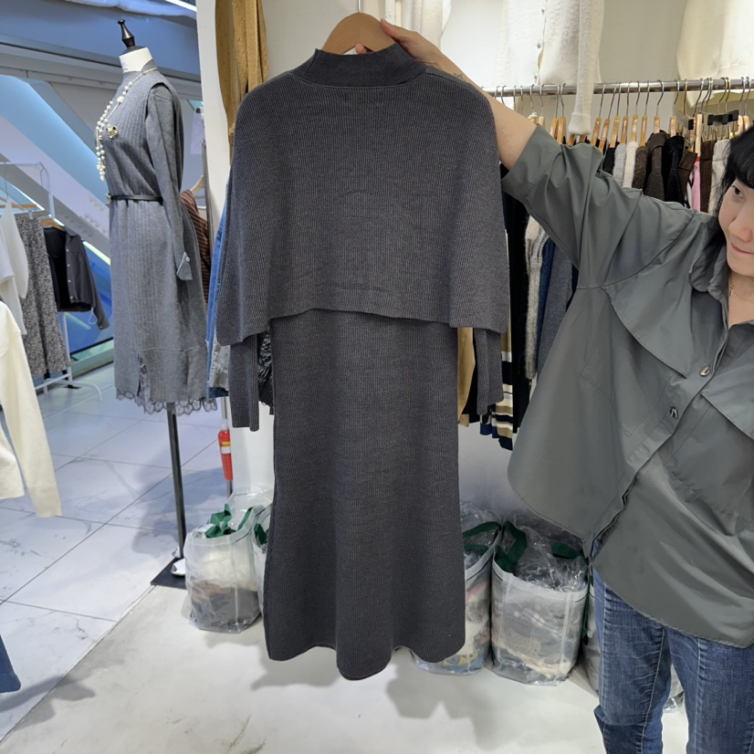 BIKINI東大門直郵26秋冬針織披肩式連衣裙斗篷立領披肩修身紐BIKINI連衣裙