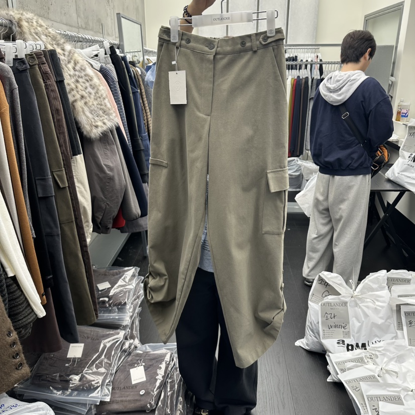 OUTLANDER韓國代購26秋季工裝休閑褲 蘭德款口袋工裝寬松紐扣OUTLANDER休閑褲圖色4淺綠色