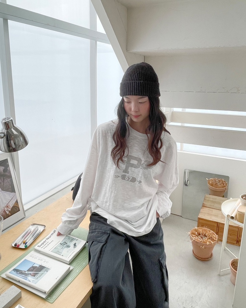 D2/A2韓國代購26秋季寬松落肩字母印花長袖T恤字母印花落肩寬D2/A2長袖T恤圖色1