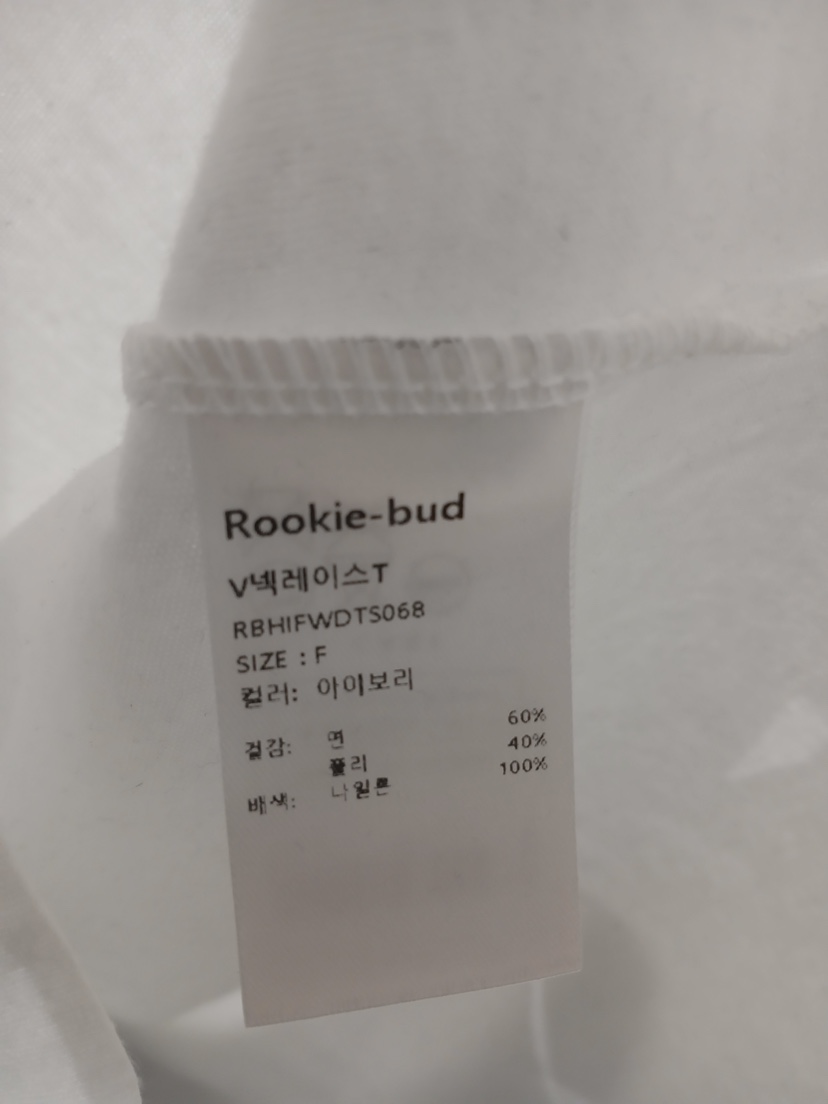 ROOKIE BUD-L韓國代購26秋季V領蕾絲拼接長袖T恤拼接蕾絲花邊VROOKIE BUD-L長袖T恤