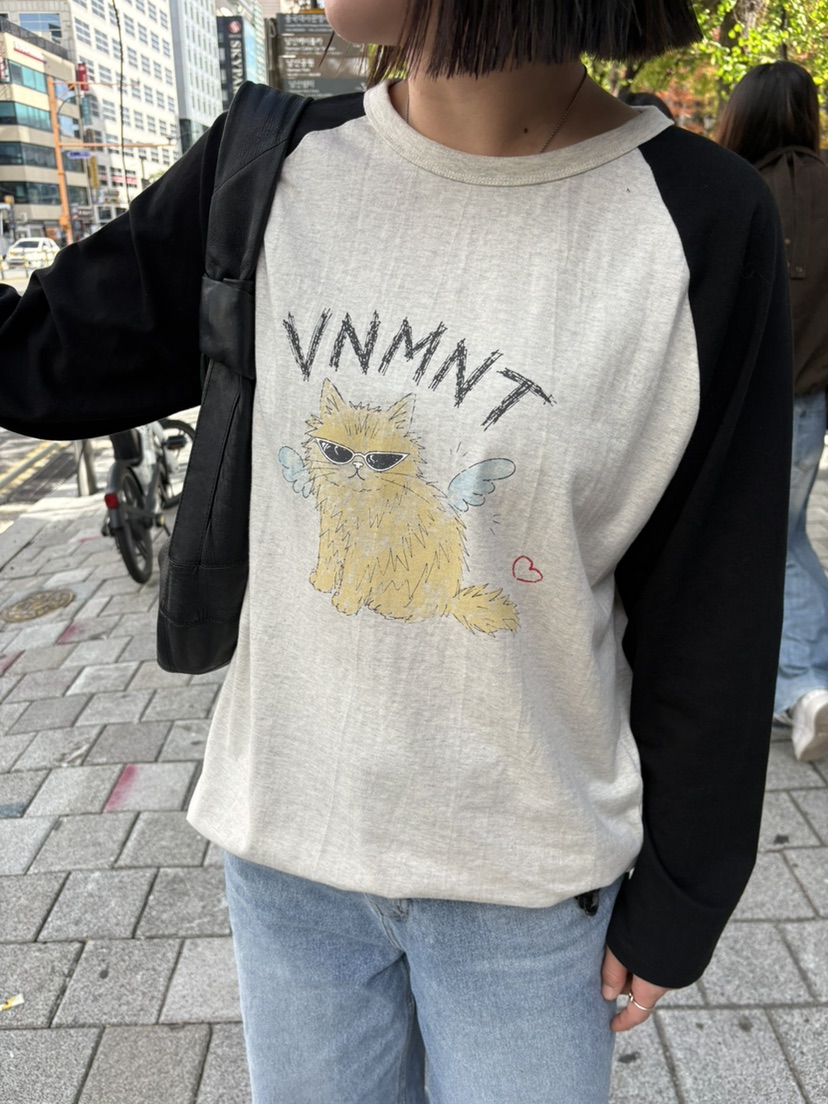 VERNIMENT東大門實拍26秋冬插肩袖貓咪印花長袖T恤插肩袖圓領VERNIMENT長袖T恤