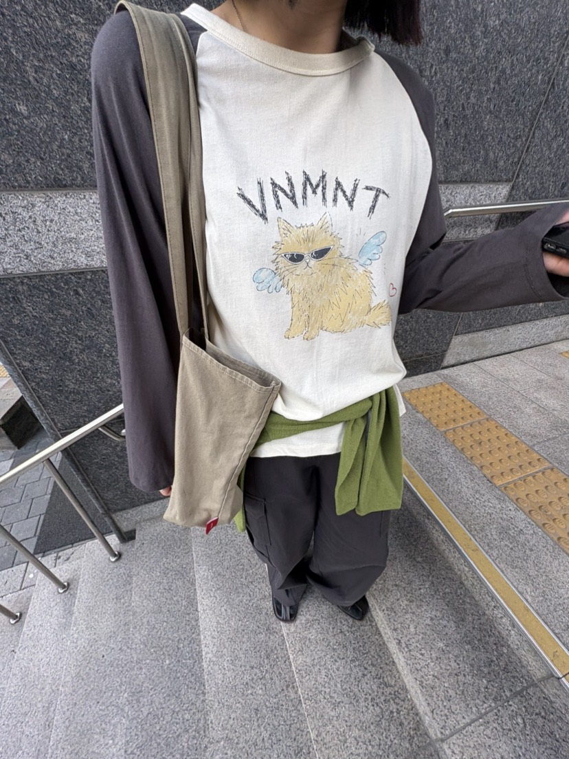 VERNIMENT東大門實拍26秋冬插肩袖貓咪印花長袖T恤插肩袖圓領VERNIMENT長袖T恤