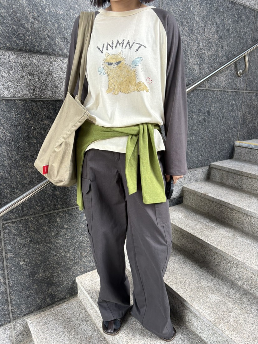 VERNIMENT東大門實拍26秋冬插肩袖貓咪印花長袖T恤插肩袖圓領VERNIMENT長袖T恤