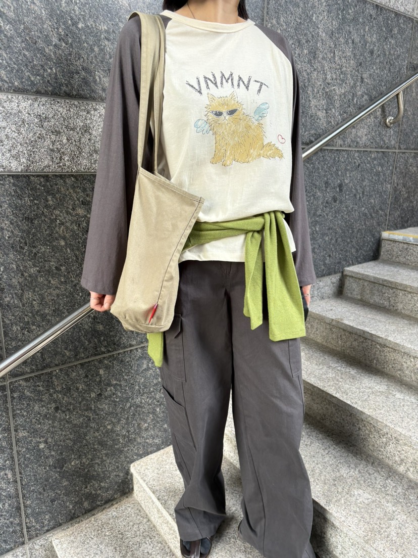 VERNIMENT東大門實拍26秋冬插肩袖貓咪印花長袖T恤插肩袖圓領VERNIMENT長袖T恤