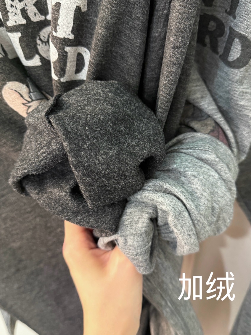 PEPPER韓國直郵26秋季寬松圓領卡通印花長袖T恤落肩撞色圓領寬PEPPER長袖T恤