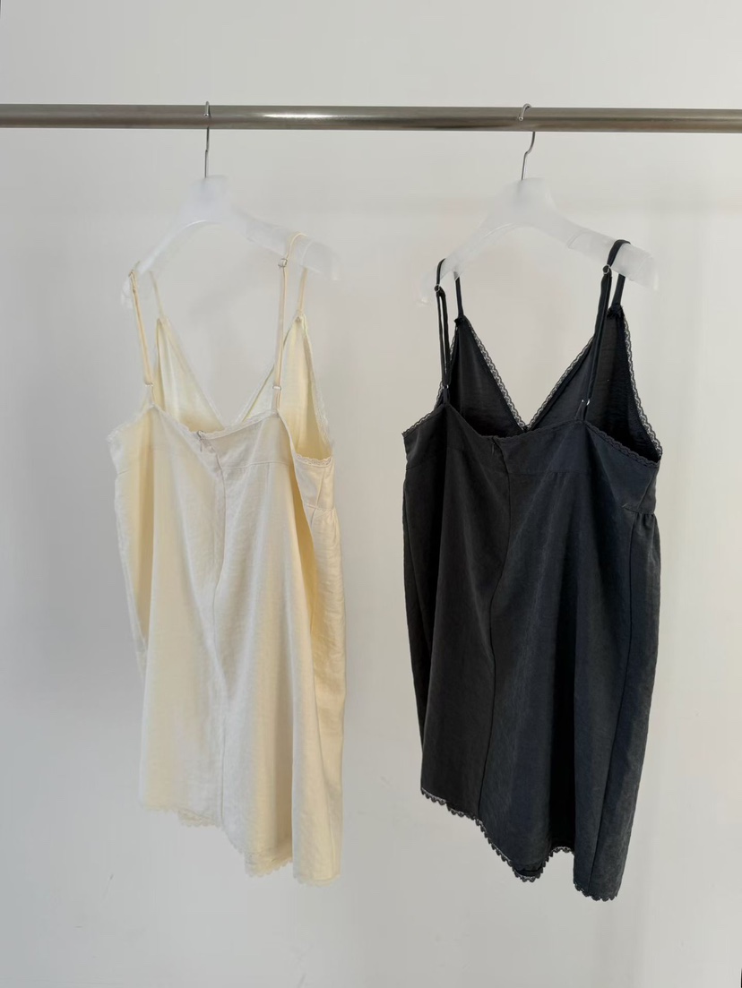 ARKIE/TAF韓國代購26秋冬蕾絲吊帶連衣裙V領蕾絲褶皺ARKIE/TAF連衣裙