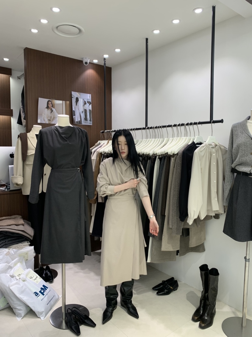ONVEIL東大門實拍26秋季圍裹領垂墜感中長連衣裙腰帶ONVEIL連衣裙