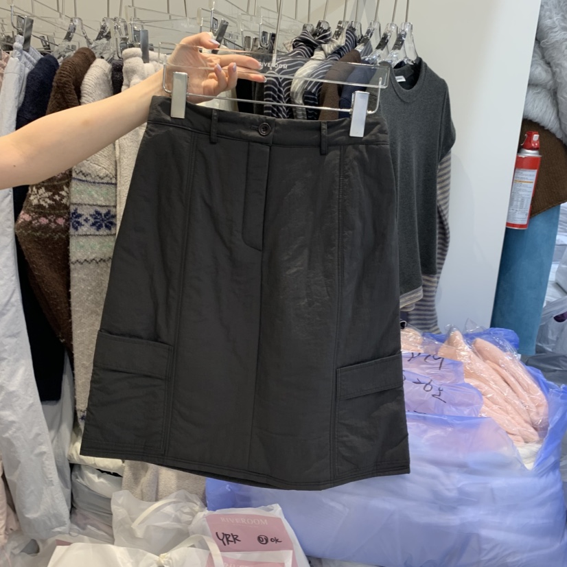 RIVEROOM東大門代購26秋冬工裝中長半裙半身裙中短裙羽絨服口RIVEROOM半身裙/中短裙圖色2黑