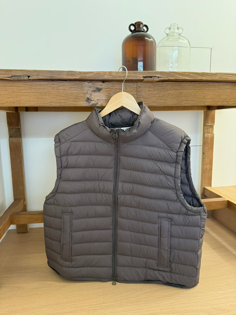 TUG東大門實拍26秋冬立領絎縫羽絨馬甲羽絨服立領無袖絎縫鵝絨TUG馬甲圖色1墨