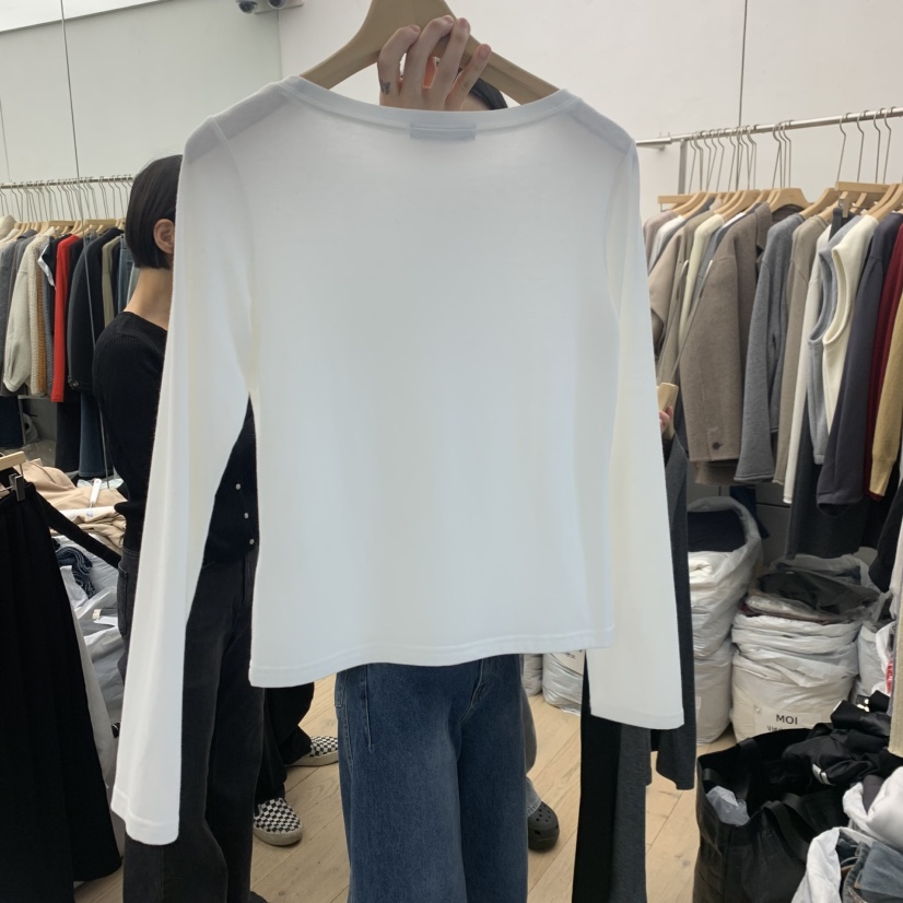 MOI-A韓國代購26秋季修身磨毛圓領長袖長袖T恤抓絨修圖背面圖MOI-A長袖T恤圖色3
