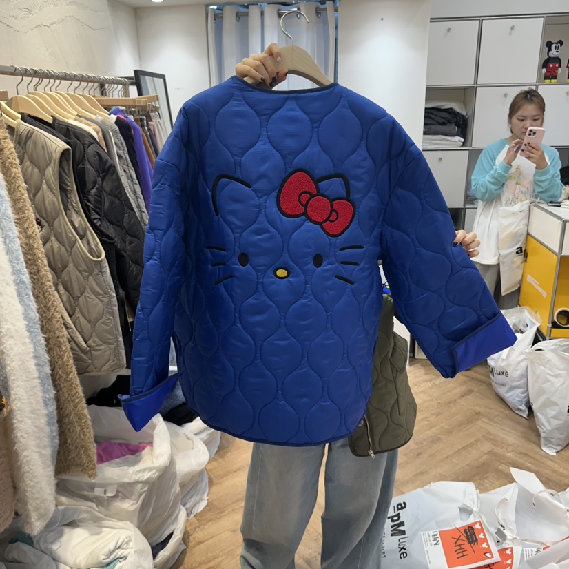 DE LINE東大門實拍26秋冬凱蒂衍縫短款棉服刺繡圓領紐扣棉DE LINE短款棉服