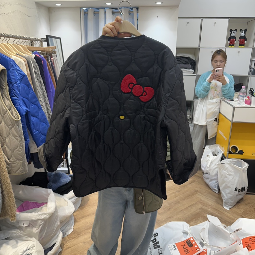 DE LINE東大門實拍26秋冬凱蒂衍縫短款棉服刺繡圓領紐扣棉DE LINE短款棉服