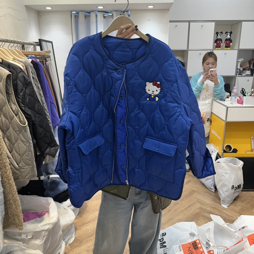 DE LINE東大門實拍26秋冬凱蒂衍縫短款棉服刺繡圓領紐扣棉DE LINE短款棉服圖色1
