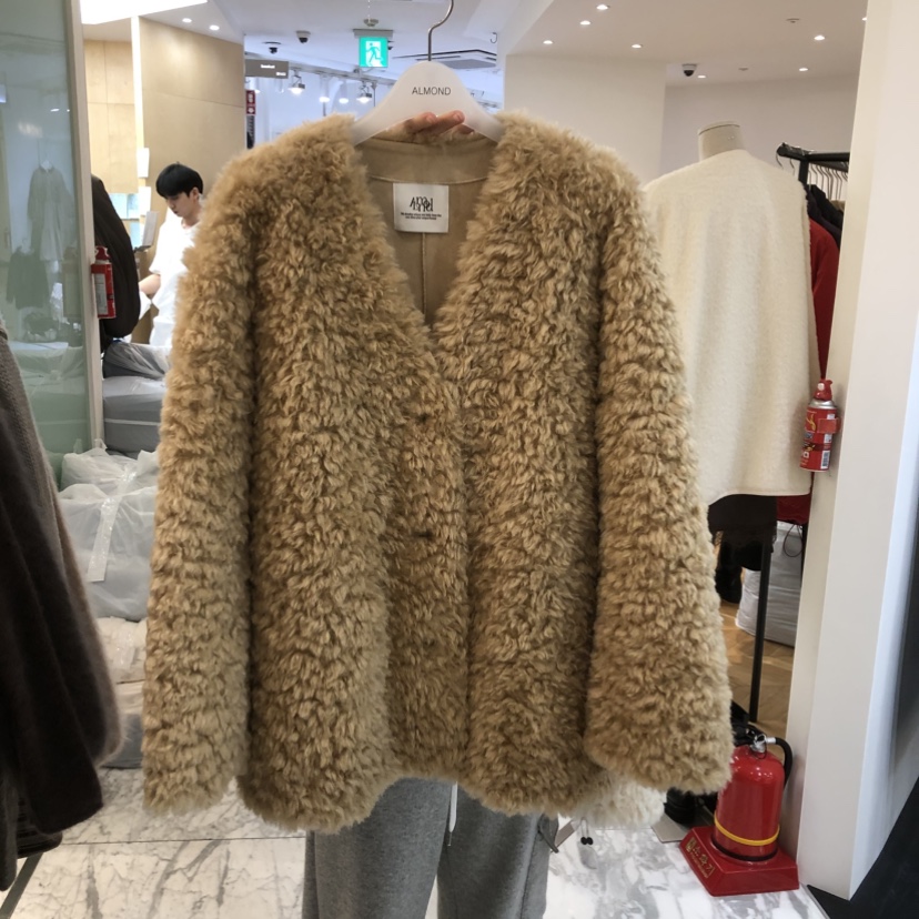 ALMOND東大門實拍26秋季V領直筒短款毛絨外套短款大衣V領直筒ALMOND短款大衣圖色2