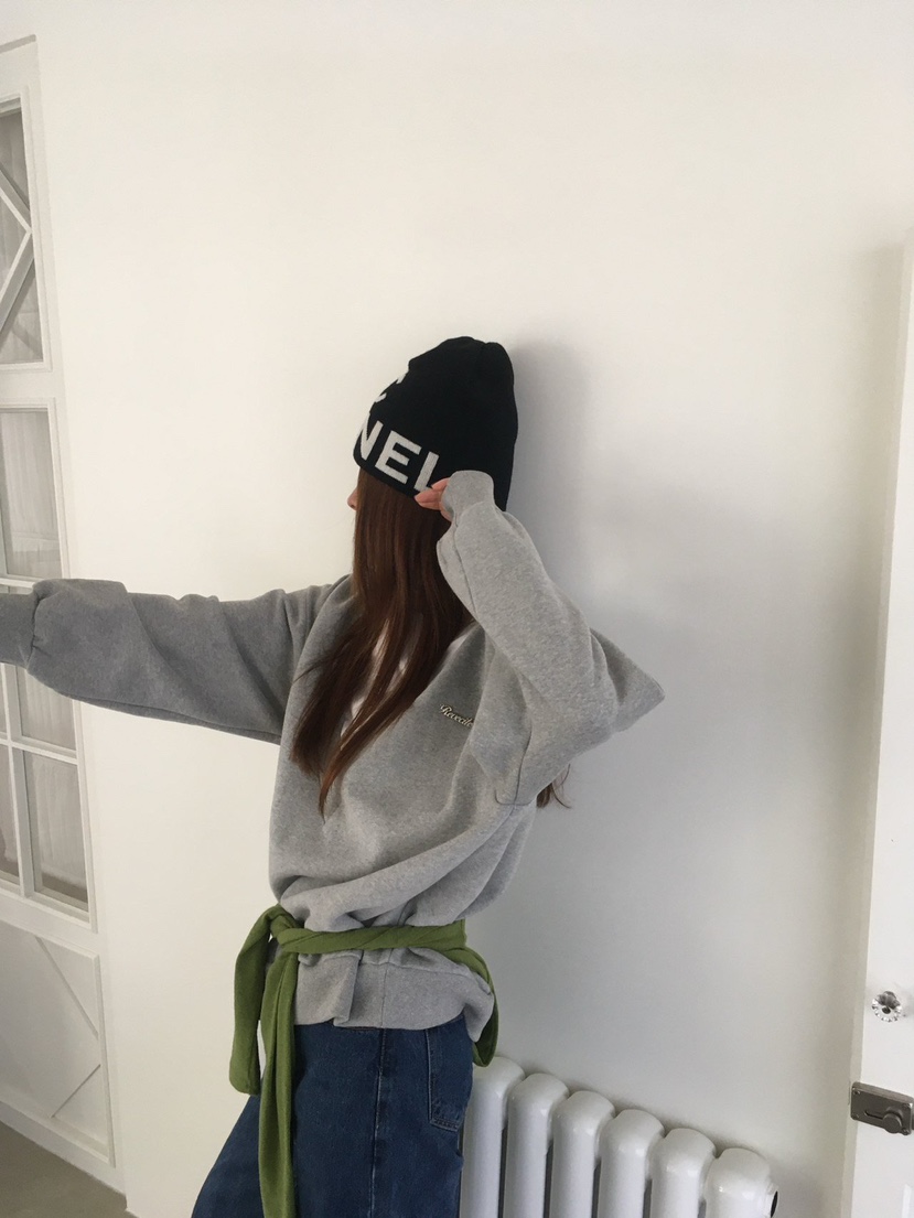 REVE CITE-L東大門直郵26秋季深V寬松抓絨衛衣深V領字母落肩寬REVE CITE-L衛衣