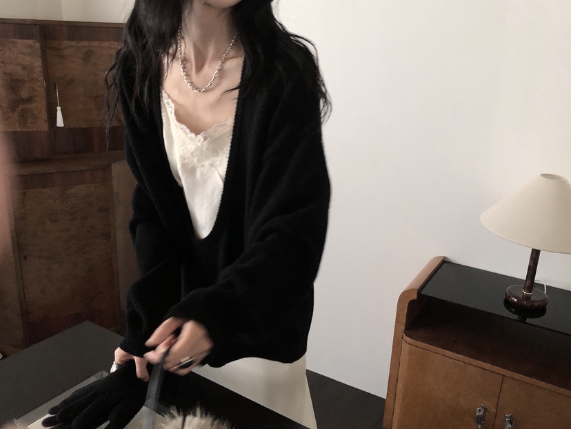 LE BUTTER韓國代購26秋季深U領寬松針織衫深U領落肩寬松LE BUTTER針織衫