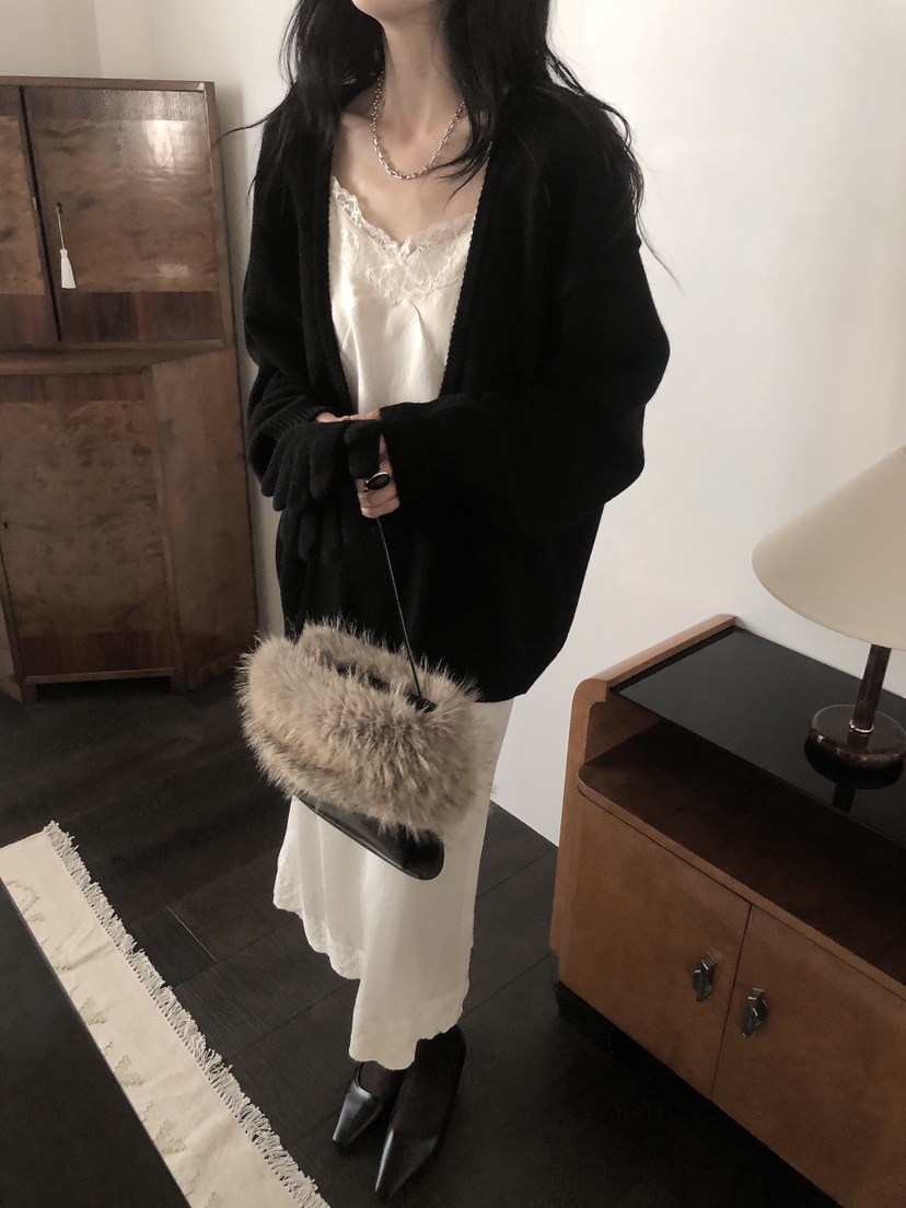LE BUTTER韓國代購26秋季深U領寬松針織衫深U領落肩寬松LE BUTTER針織衫