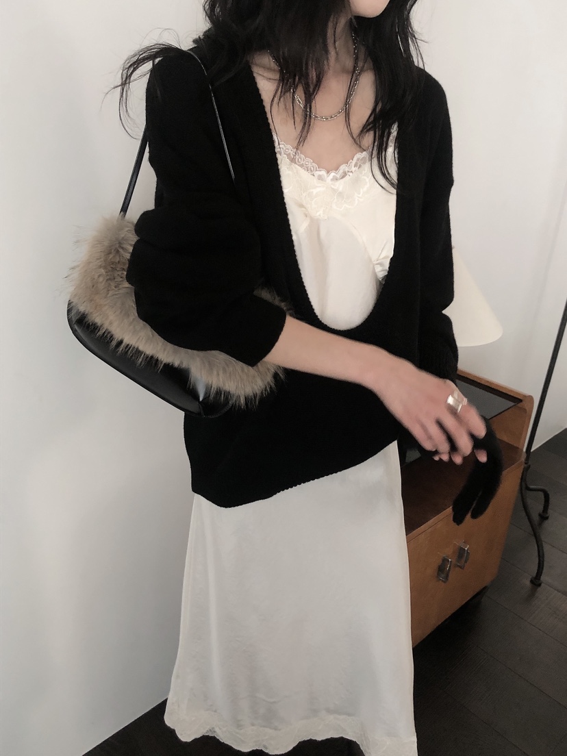 LE BUTTER韓國代購26秋季深U領寬松針織衫深U領落肩寬松LE BUTTER針織衫