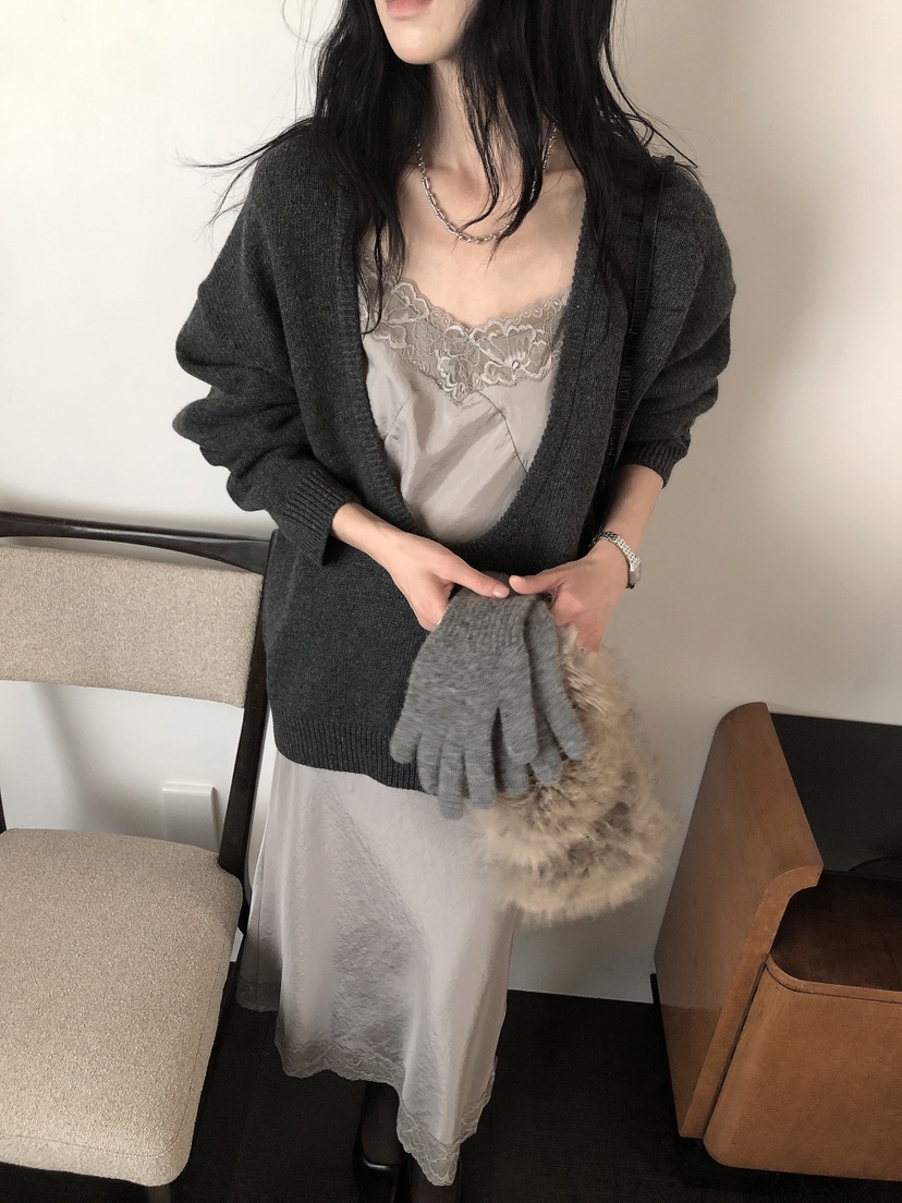 LE BUTTER韓國代購26秋季深U領寬松針織衫深U領落肩寬松LE BUTTER針織衫