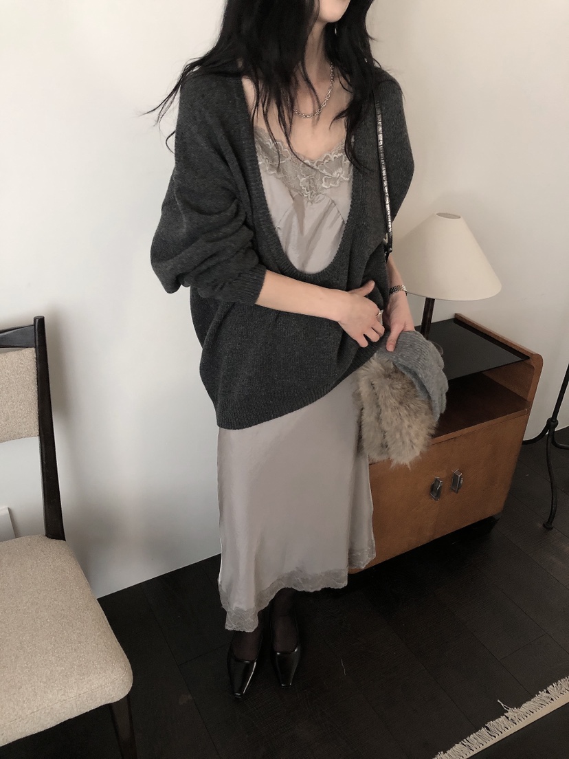 LE BUTTER韓國代購26秋季深U領寬松針織衫深U領落肩寬松LE BUTTER針織衫
