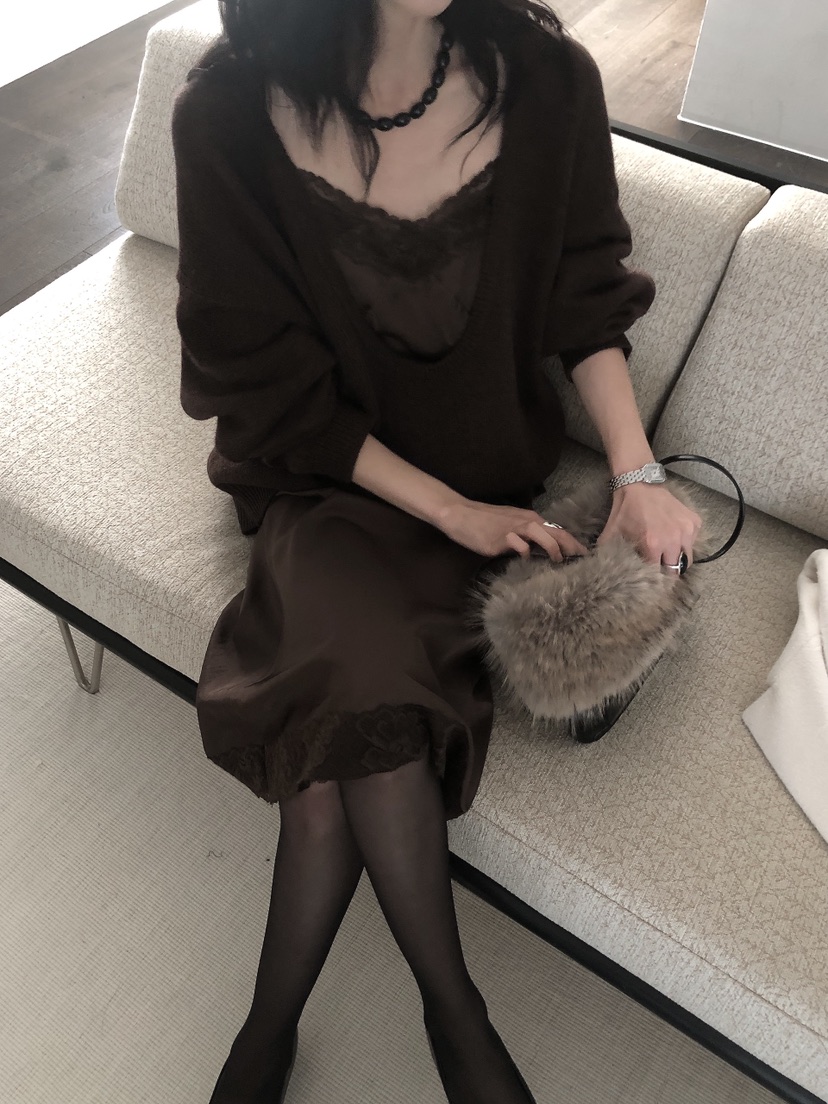 LE BUTTER韓國代購26秋季深U領寬松針織衫深U領落肩寬松LE BUTTER針織衫