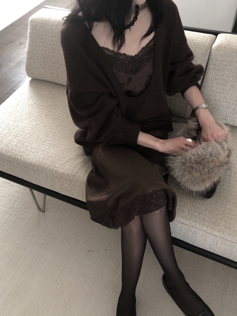 LE BUTTER韓國代購26秋季深U領寬松針織衫深U領落肩寬松LE BUTTER針織衫