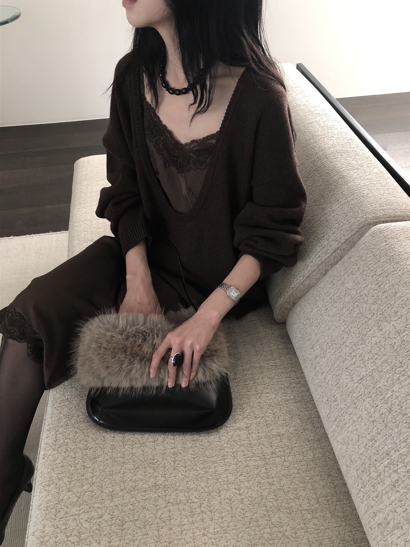 LE BUTTER韓國代購26秋季深U領寬松針織衫深U領落肩寬松LE BUTTER針織衫