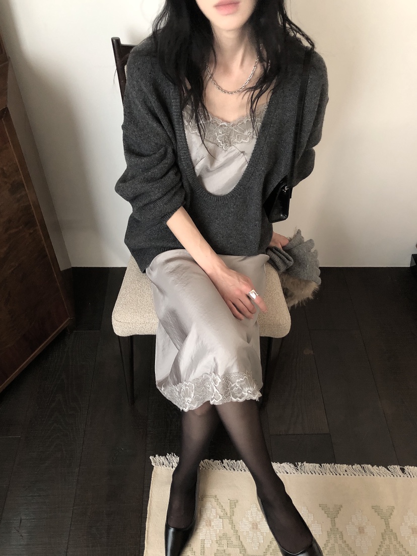 LE BUTTER韓國代購26秋季深U領寬松針織衫深U領落肩寬松LE BUTTER針織衫圖色2墨色