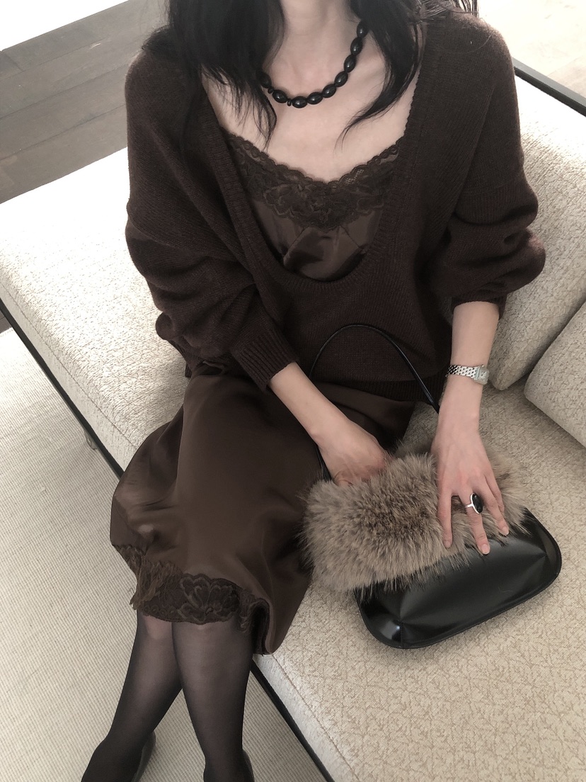 LE BUTTER韓國代購26秋季深U領寬松針織衫深U領落肩寬松LE BUTTER針織衫圖色3棕色