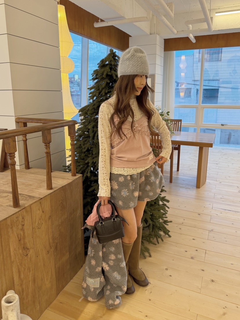 BOUTIQUE-L東大門直郵26秋冬蕾絲長袖T恤不含配飾蕾絲BOUTIQUE-L長袖T恤