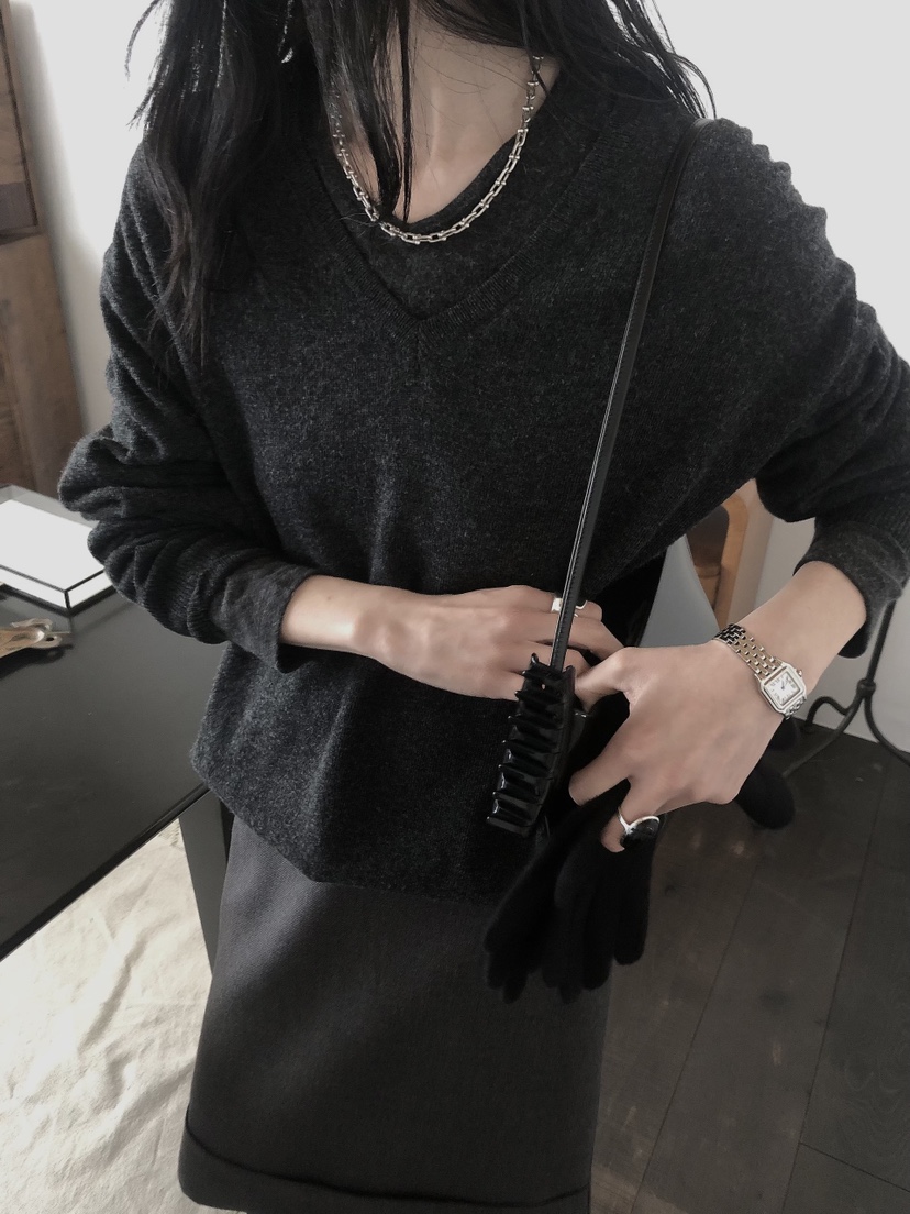 LE BUTTER韓國代購26秋季V領羊毛針織衫不含內搭V領落肩寬松LE BUTTER針織衫圖色4墨色